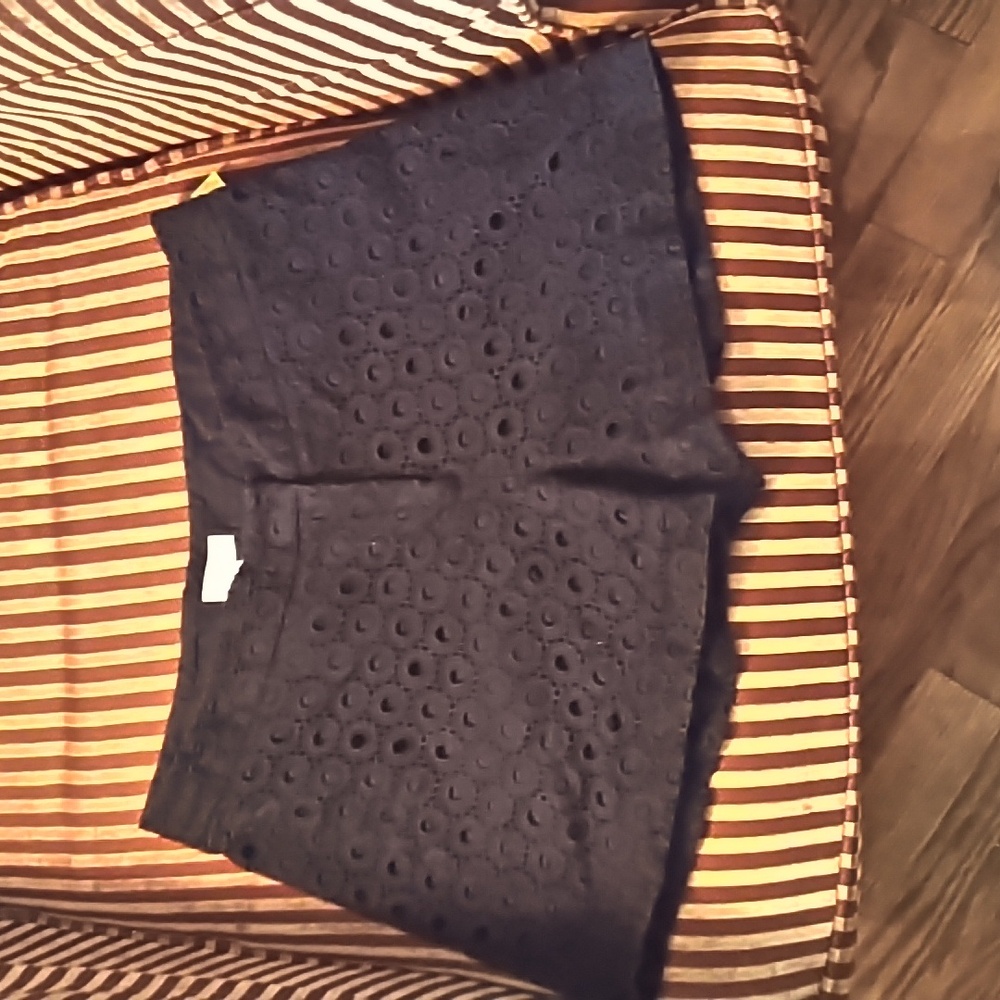 Women's NWOT navy blue eyelet shorts size 6 by Crown & Ivy